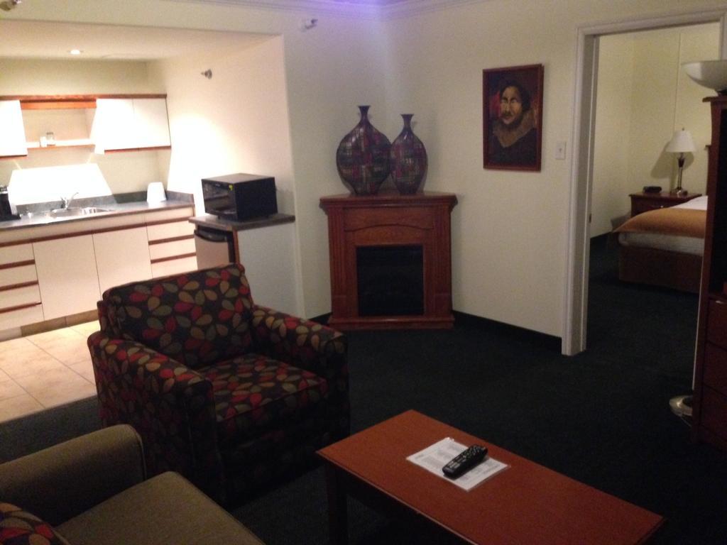 Ptarmigan Inn Hay River Pokoj fotografie