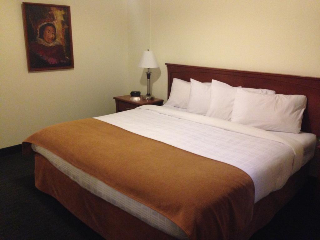 Ptarmigan Inn Hay River Pokoj fotografie