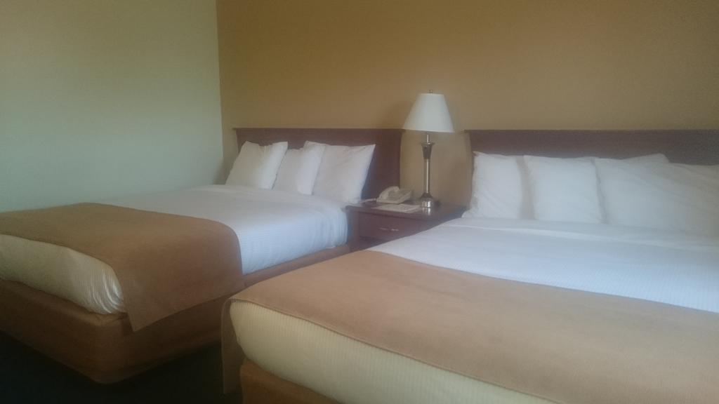 Ptarmigan Inn Hay River Pokoj fotografie