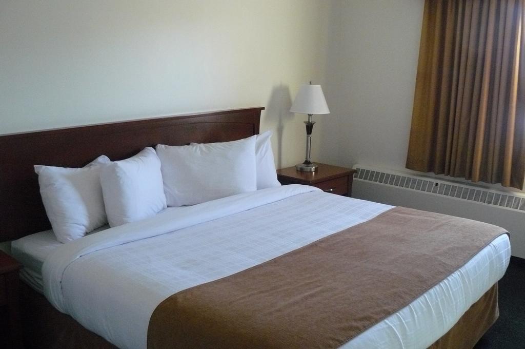 Ptarmigan Inn Hay River Pokoj fotografie