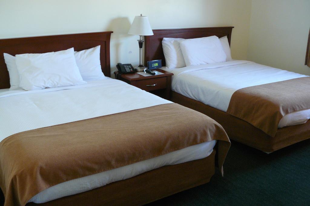 Ptarmigan Inn Hay River Pokoj fotografie